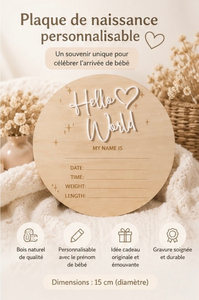 panneau d'annonce naissance rond en bois avec inscription helloworld en relief blanc
